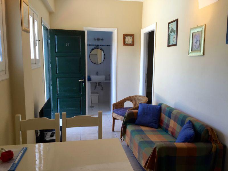 The Mayflower Studios & Apartments โมไรตีกา ภายนอก รูปภาพ