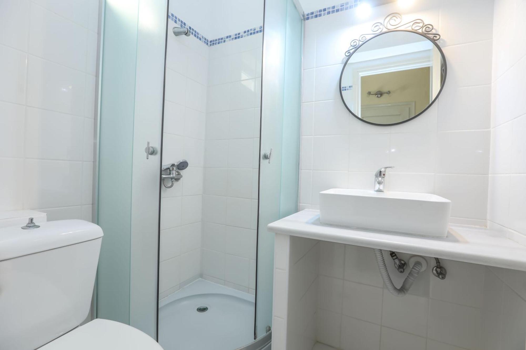 The Mayflower Studios & Apartments โมไรตีกา ภายนอก รูปภาพ