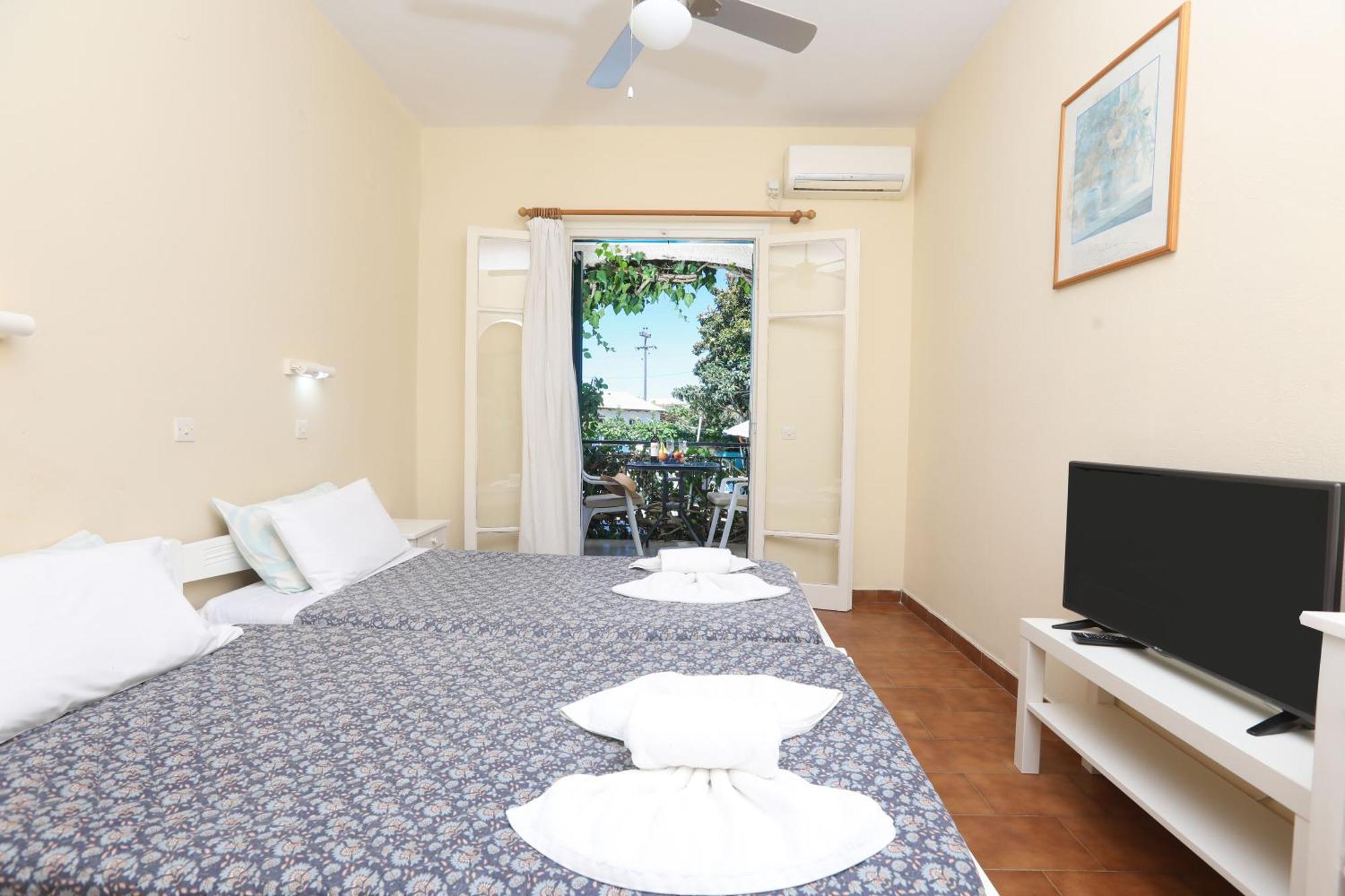 The Mayflower Studios & Apartments โมไรตีกา ภายนอก รูปภาพ