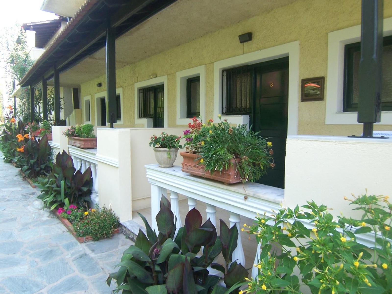 The Mayflower Studios & Apartments โมไรตีกา ภายนอก รูปภาพ