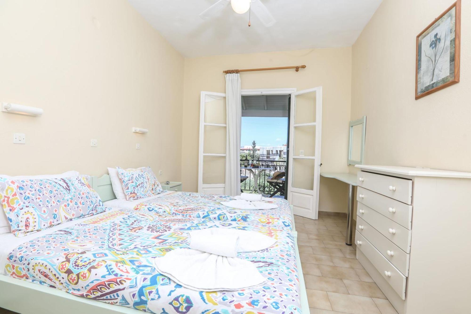 The Mayflower Studios & Apartments โมไรตีกา ภายนอก รูปภาพ