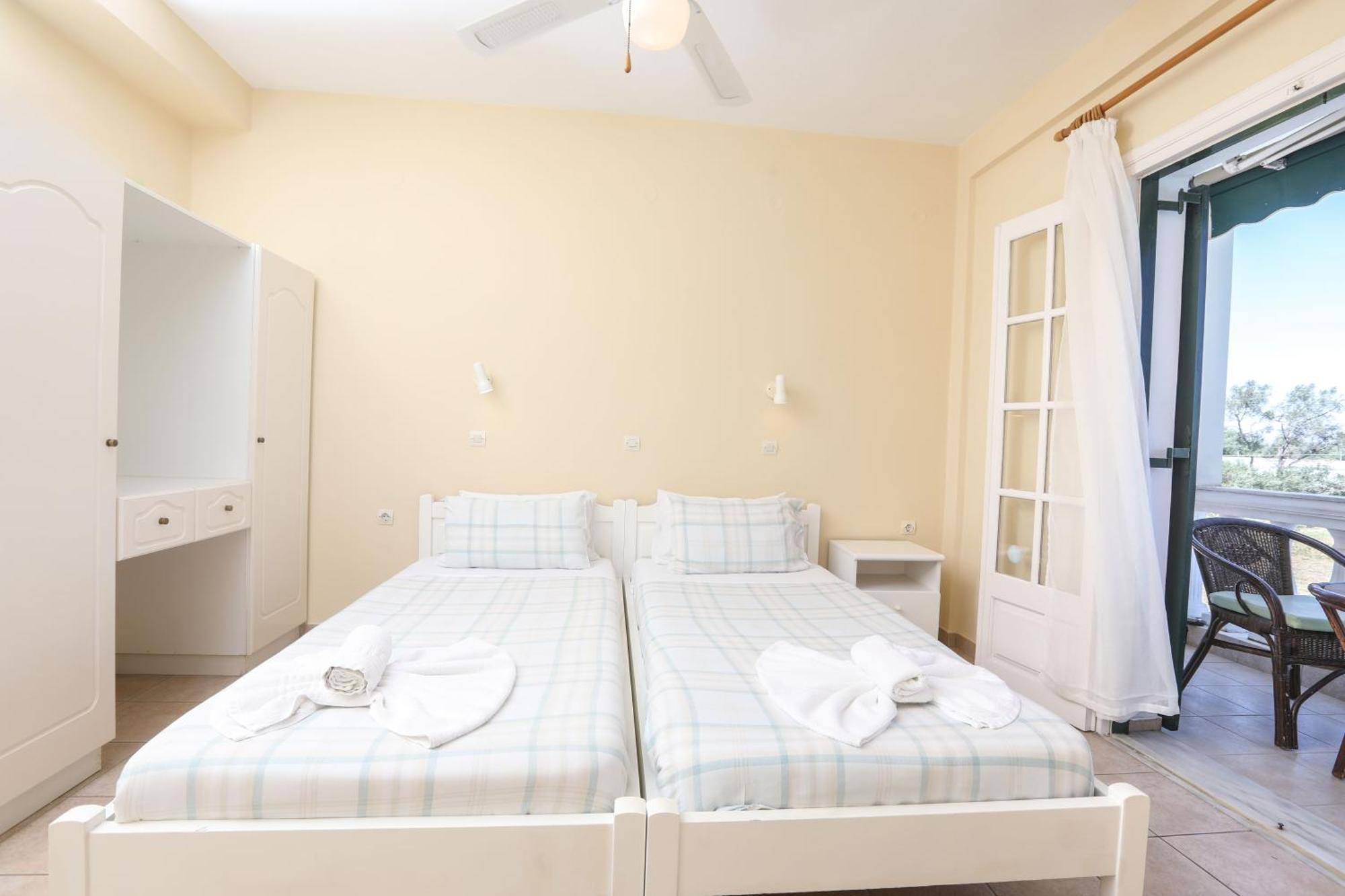 The Mayflower Studios & Apartments โมไรตีกา ภายนอก รูปภาพ