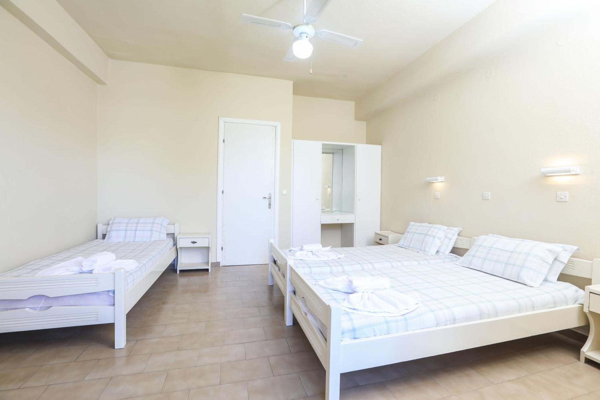 The Mayflower Studios & Apartments โมไรตีกา ภายนอก รูปภาพ