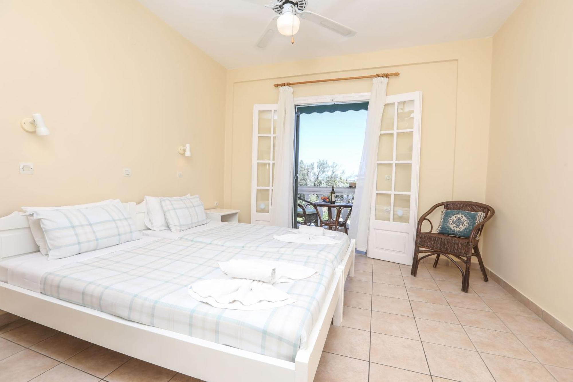 The Mayflower Studios & Apartments โมไรตีกา ภายนอก รูปภาพ